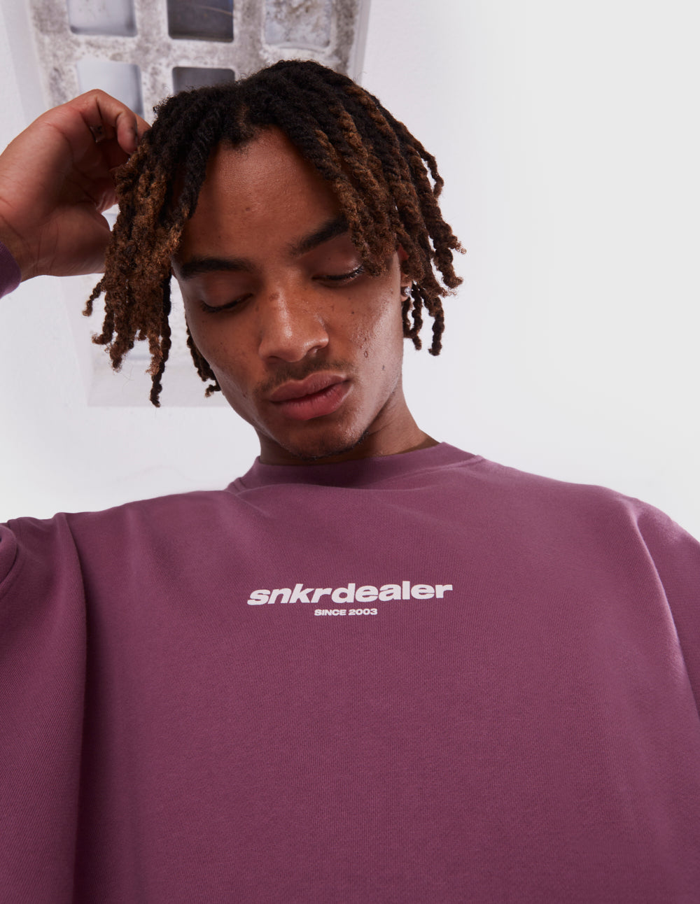 STRAIGHT BURGUNDY CREWNECK